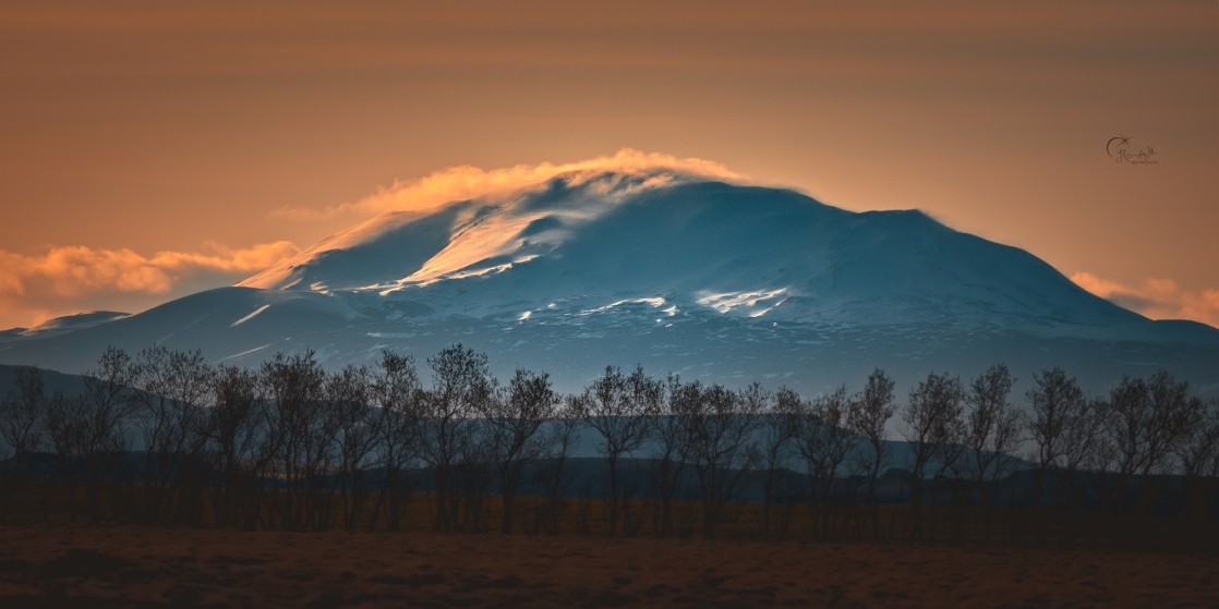 Sopka Hekla při západu slunce